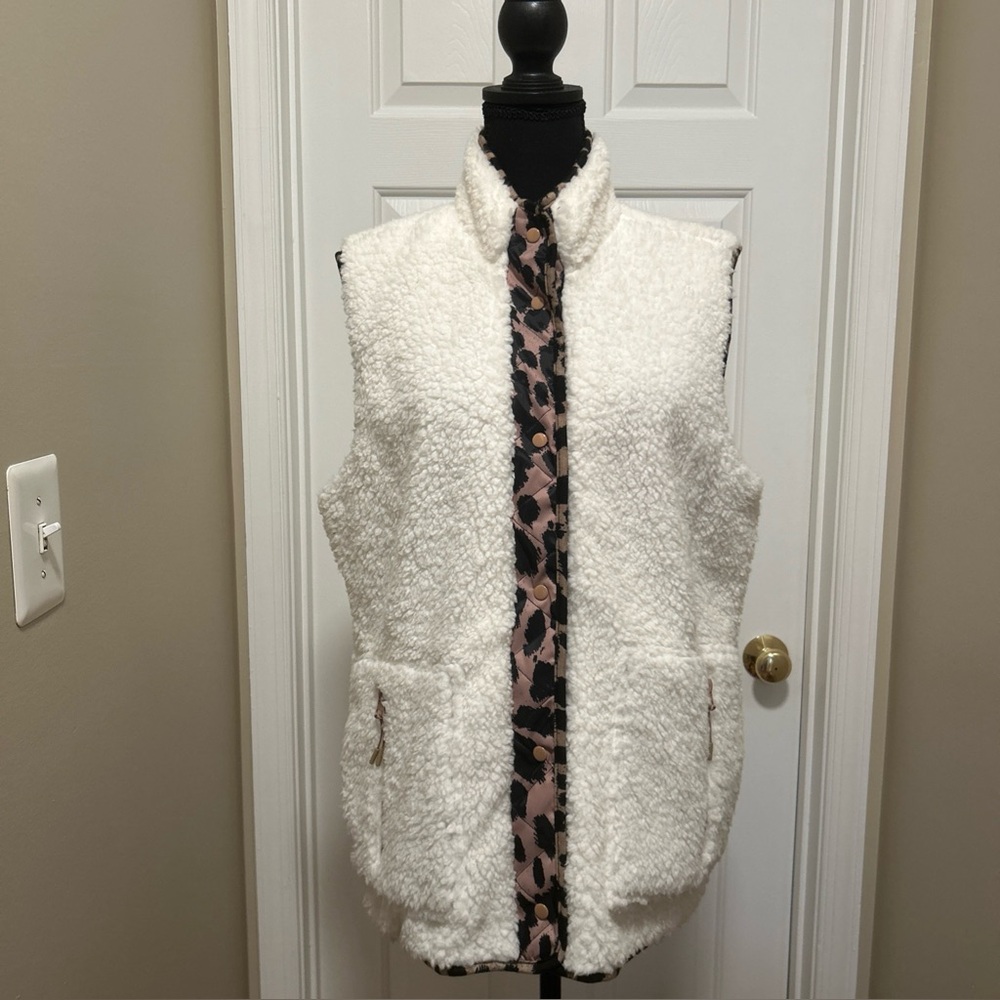 Como Vintage Cream Sherpa Vest with Leopard Trim